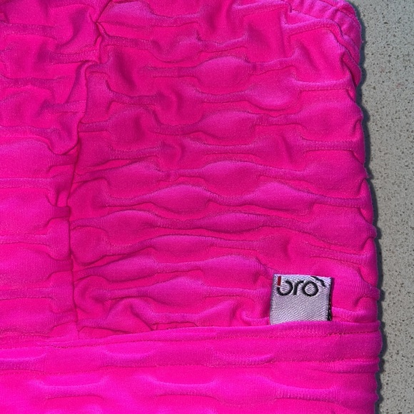 Bro Fitwear Neon Hot Pink Sports Bra OS - Picture 3 of 3